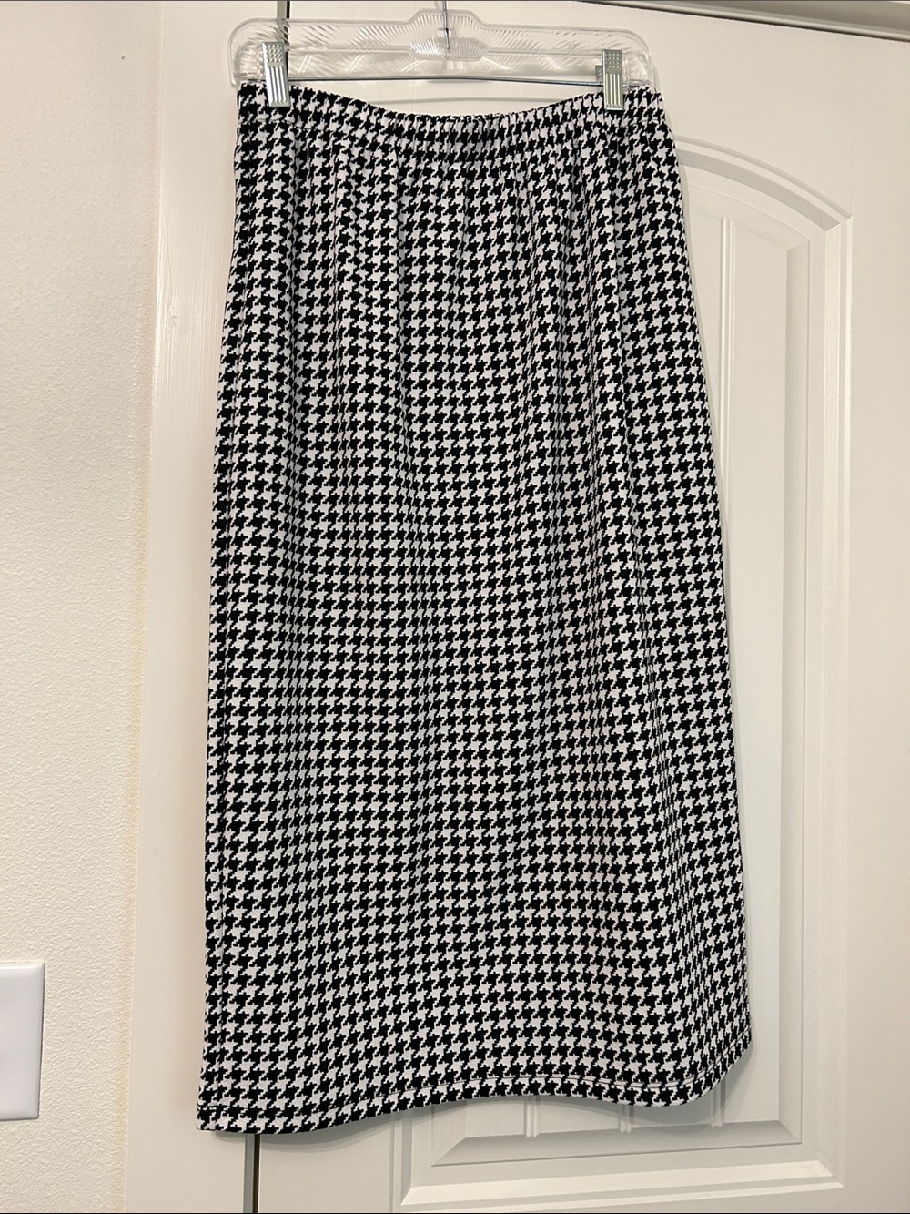 Black & White Houndstooth Midi Skirt - Classic Tailored Style